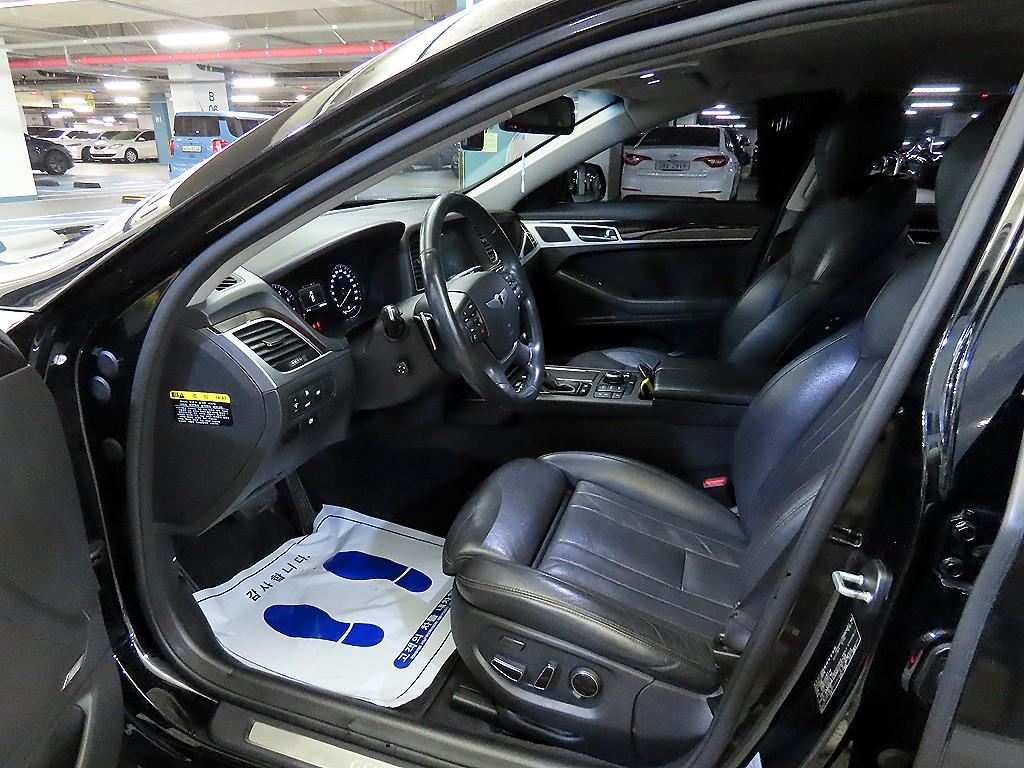 HYUNDAI Genesis - Vista 6