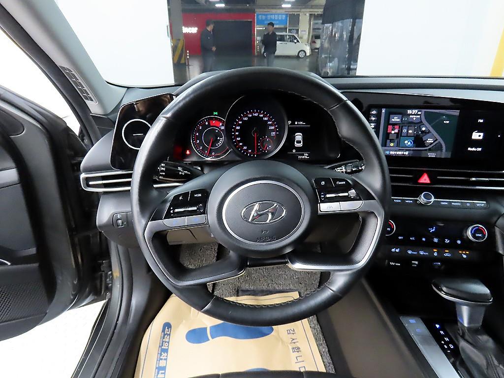 HYUNDAI Avante - Vista 9