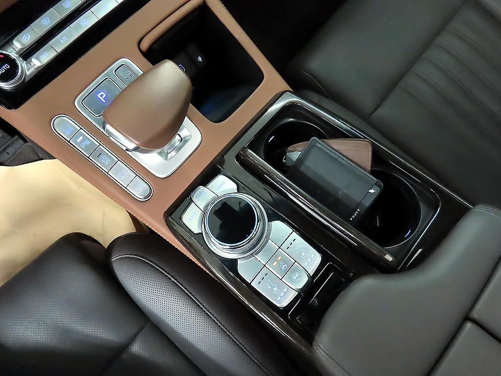 Genesis G90 - Vista 10