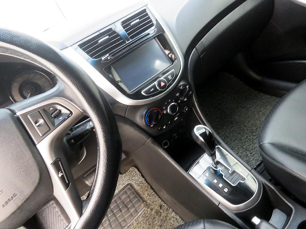 HYUNDAI Accent - Vista 12