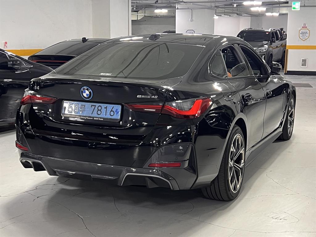 BMW i4 - Vista 4