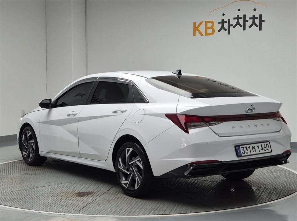HYUNDAI Avante - Vista 2