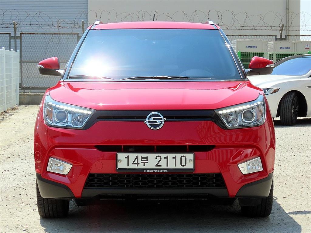 Ssangyong Tivoli 2015 Rojo - Importación desde Corea - HF Imports Iquique - Foto 1