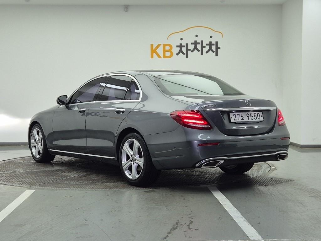 Mercedes Benz E class - Vista 3