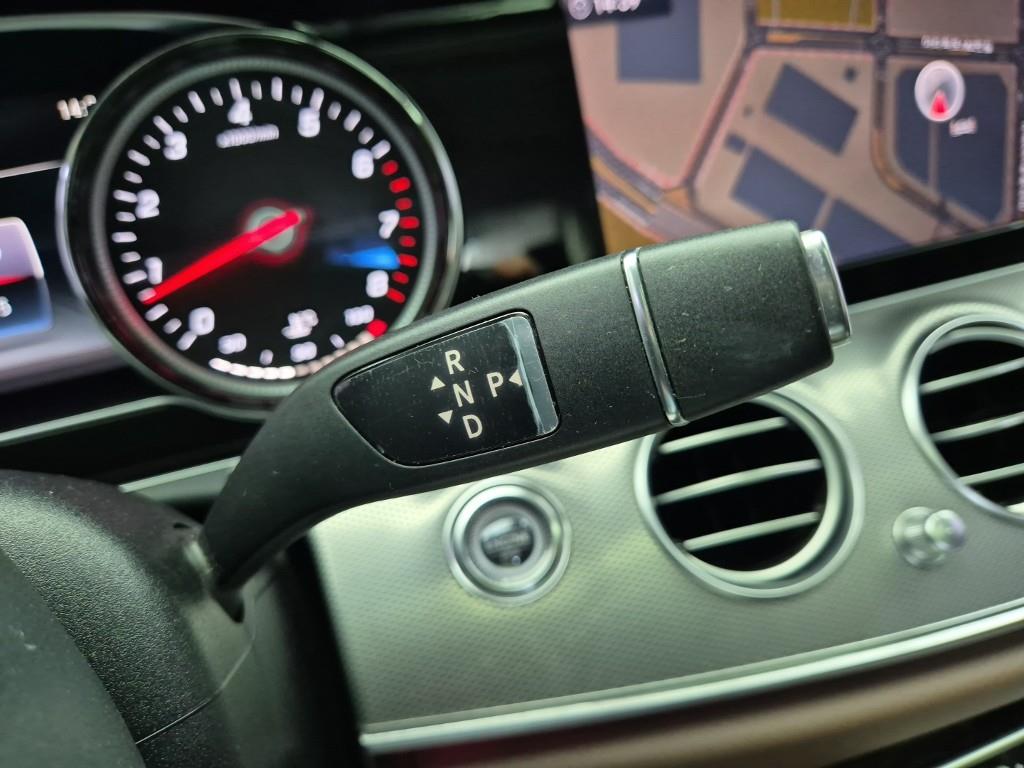Mercedes Benz E class - Vista 8