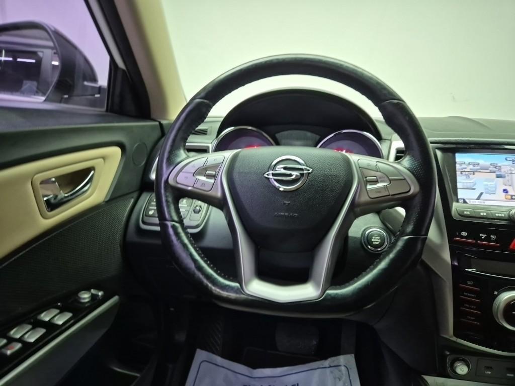 Ssangyong Tivoli - Vista 9