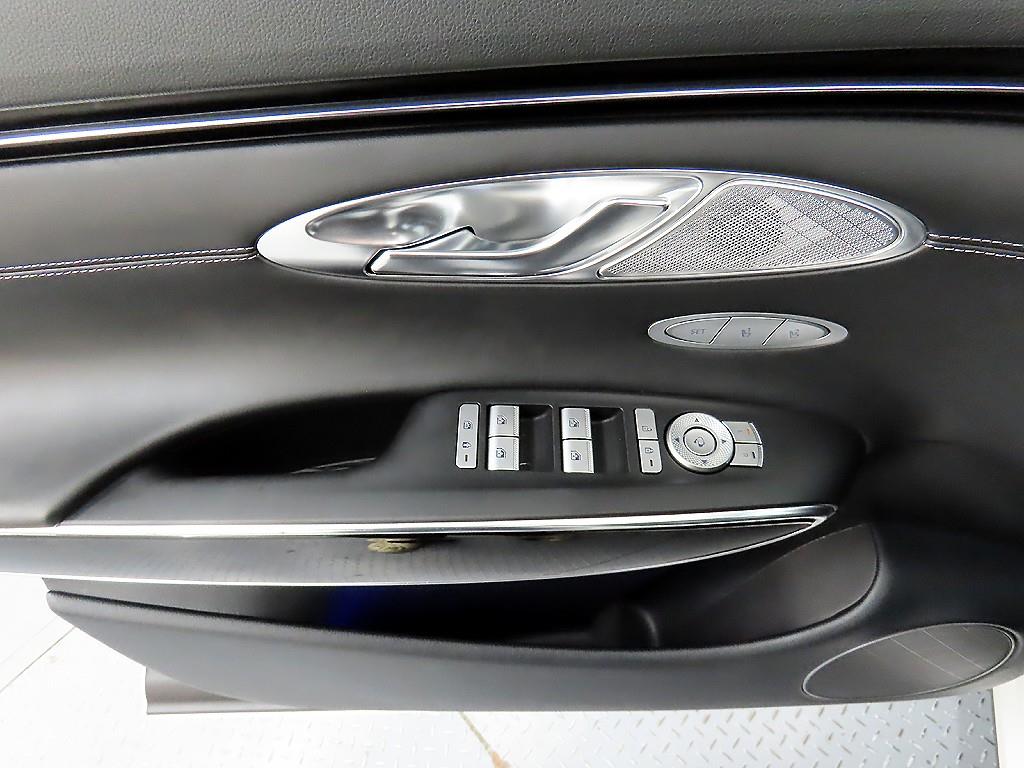 Genesis GV70 - Vista 11