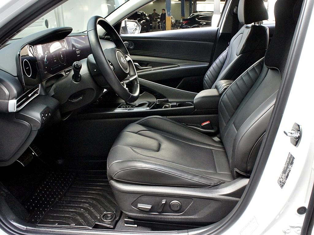 HYUNDAI Avante - Vista 9