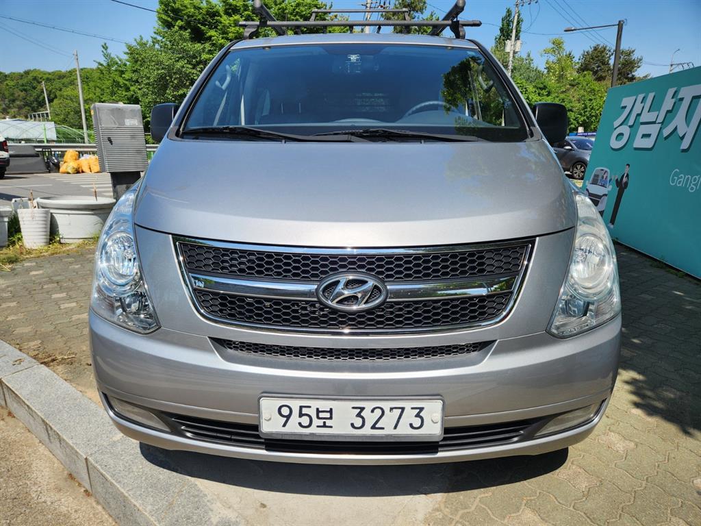 HYUNDAI Starex - Vista 2