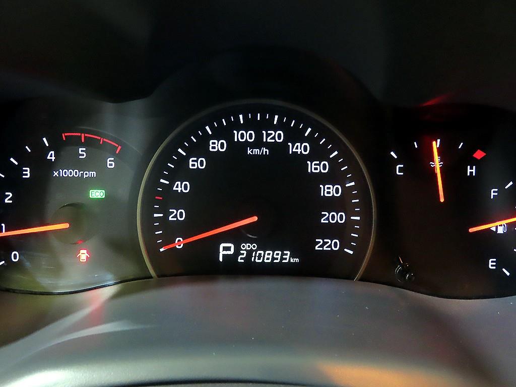 KIA Carnival - Vista 9