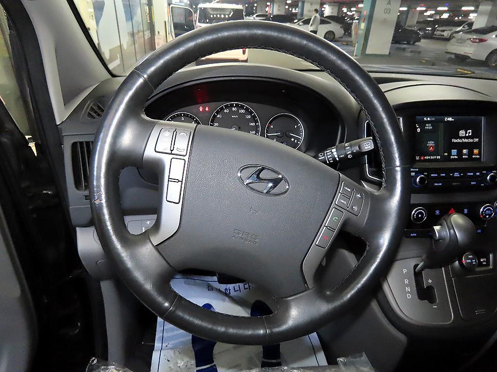 HYUNDAI Starex - Vista 10