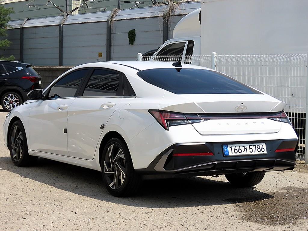HYUNDAI Avante - Vista 3