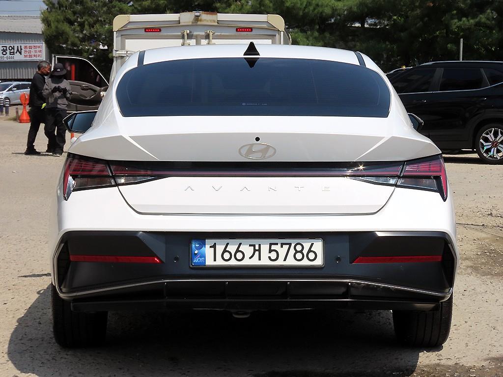 HYUNDAI Avante - Vista 4