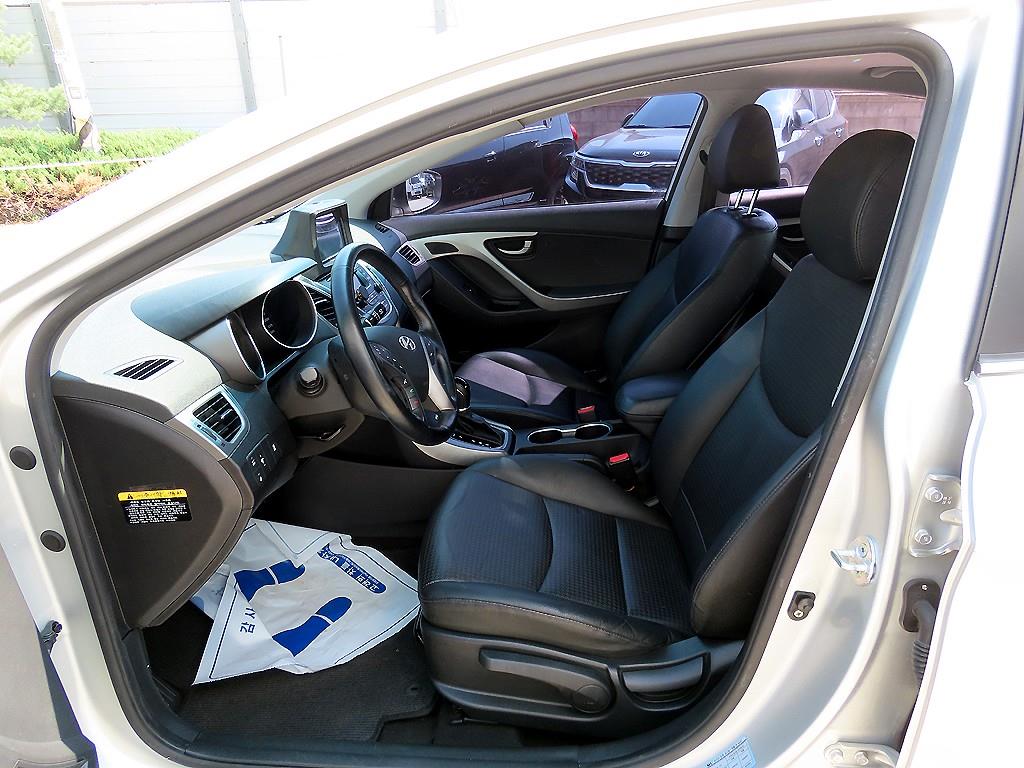 HYUNDAI Avante - Vista 5