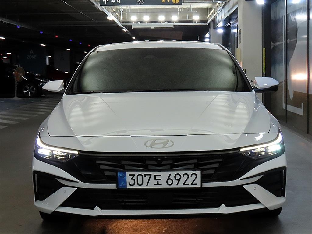 HYUNDAI Avante - Vista 2