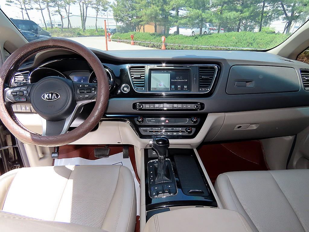 KIA Carnival - Vista 7