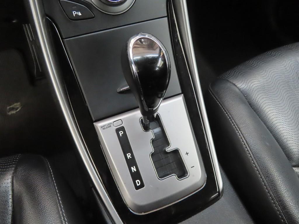 HYUNDAI Avante - Vista 12