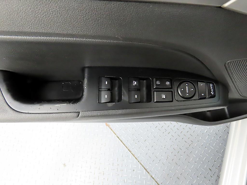 HYUNDAI Avante - Vista 11
