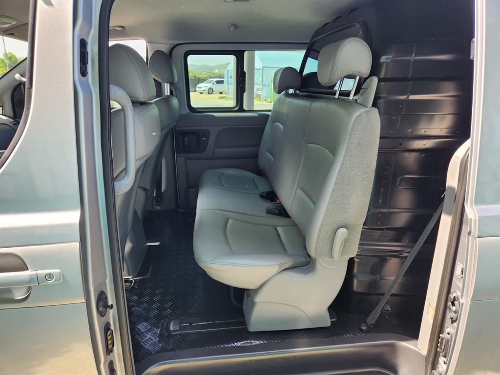 HYUNDAI Starex - Vista 6