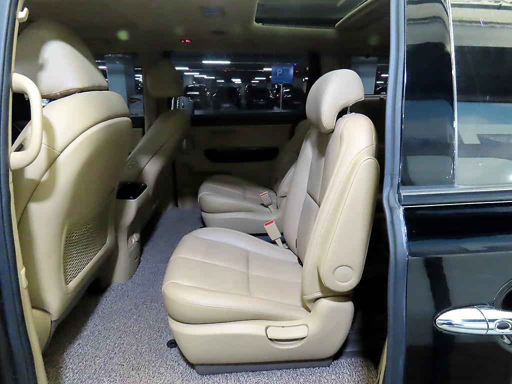 KIA Carnival - Vista 7
