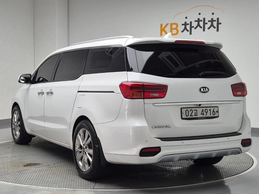 KIA Carnival - Vista 2