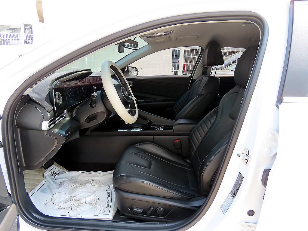 HYUNDAI Avante - Vista 5