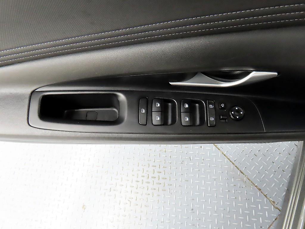 HYUNDAI Avante - Vista 11