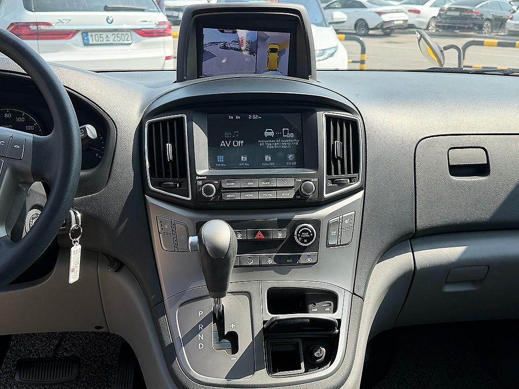 HYUNDAI Starex - Vista 10