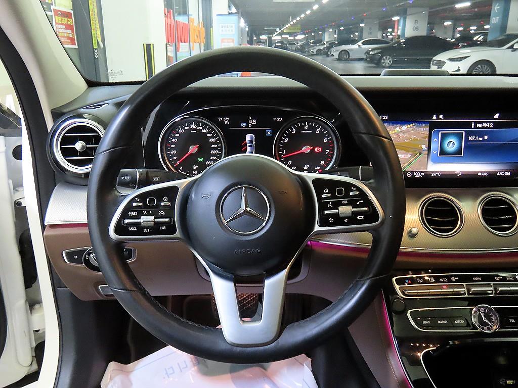 Mercedes Benz E class - Vista 8