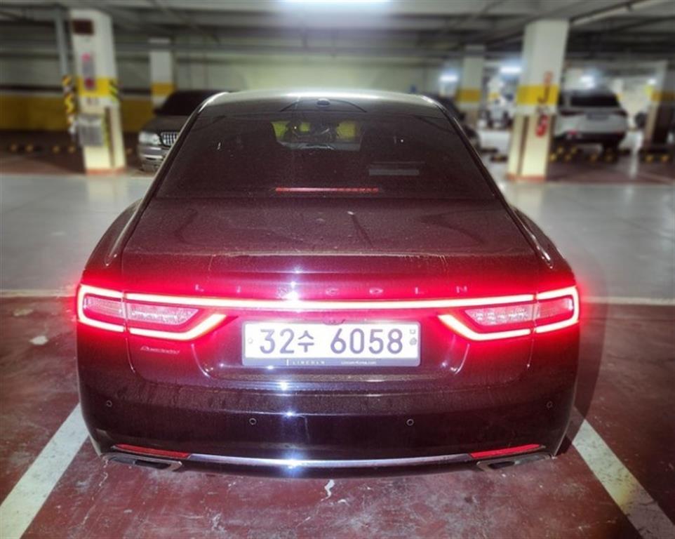 Lincoln Continental - Vista 3
