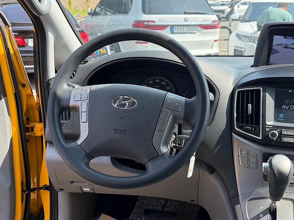 HYUNDAI Starex - Vista 8