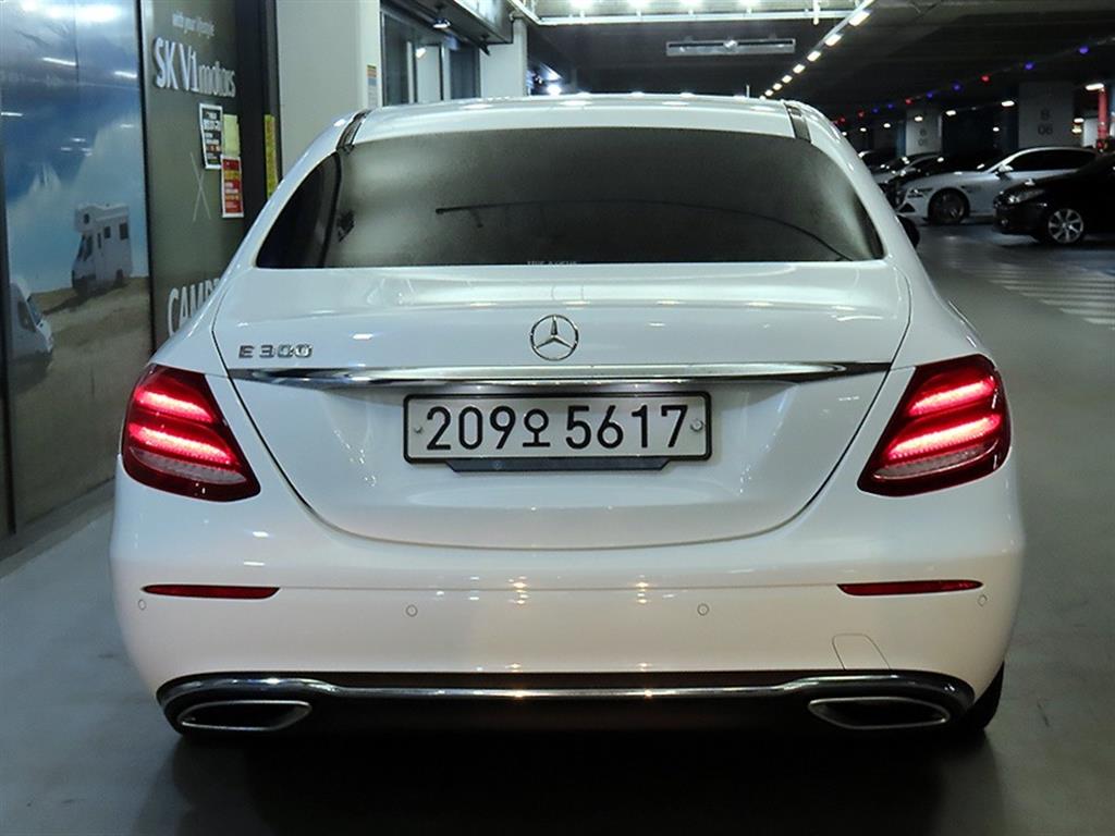 Mercedes Benz E class - Vista 5