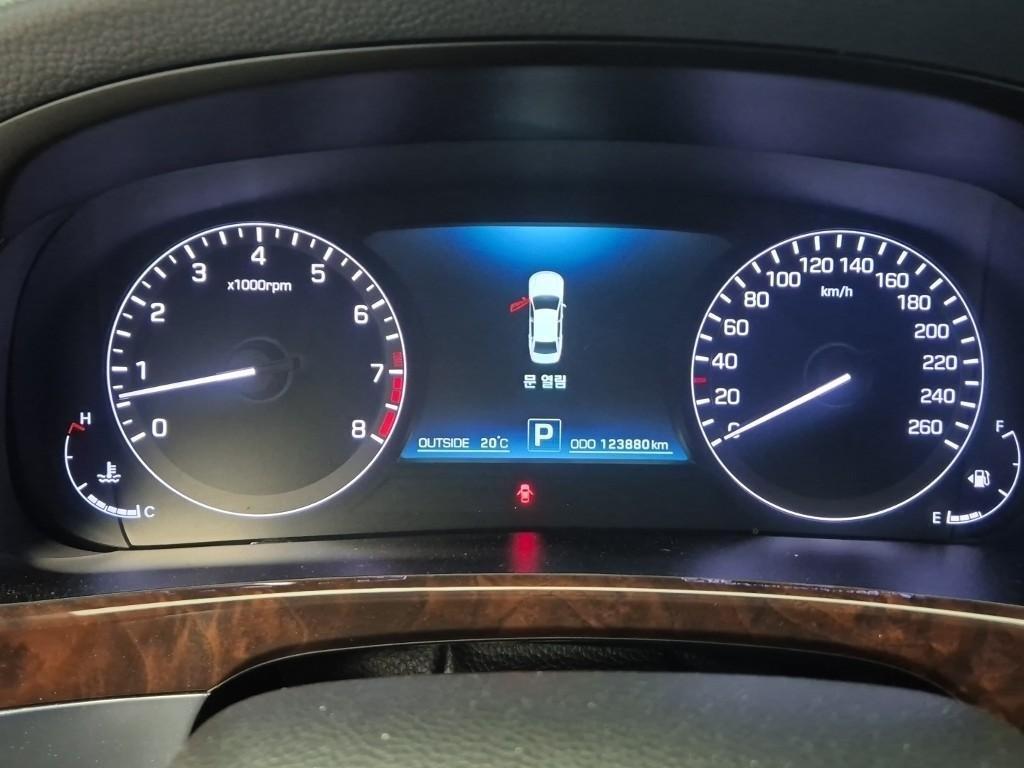 HYUNDAI Equus - Vista 6
