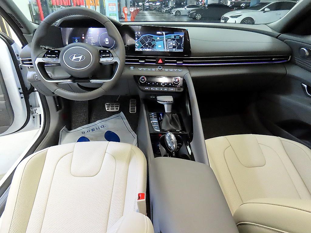 HYUNDAI Avante - Vista 10