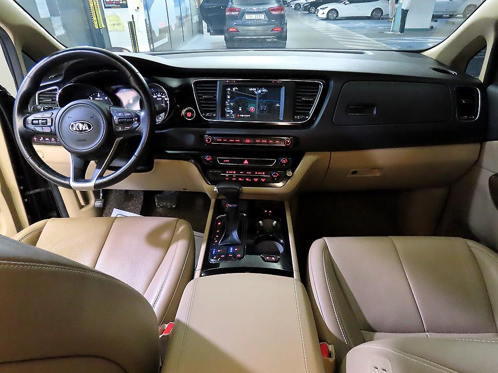 KIA Carnival - Vista 10