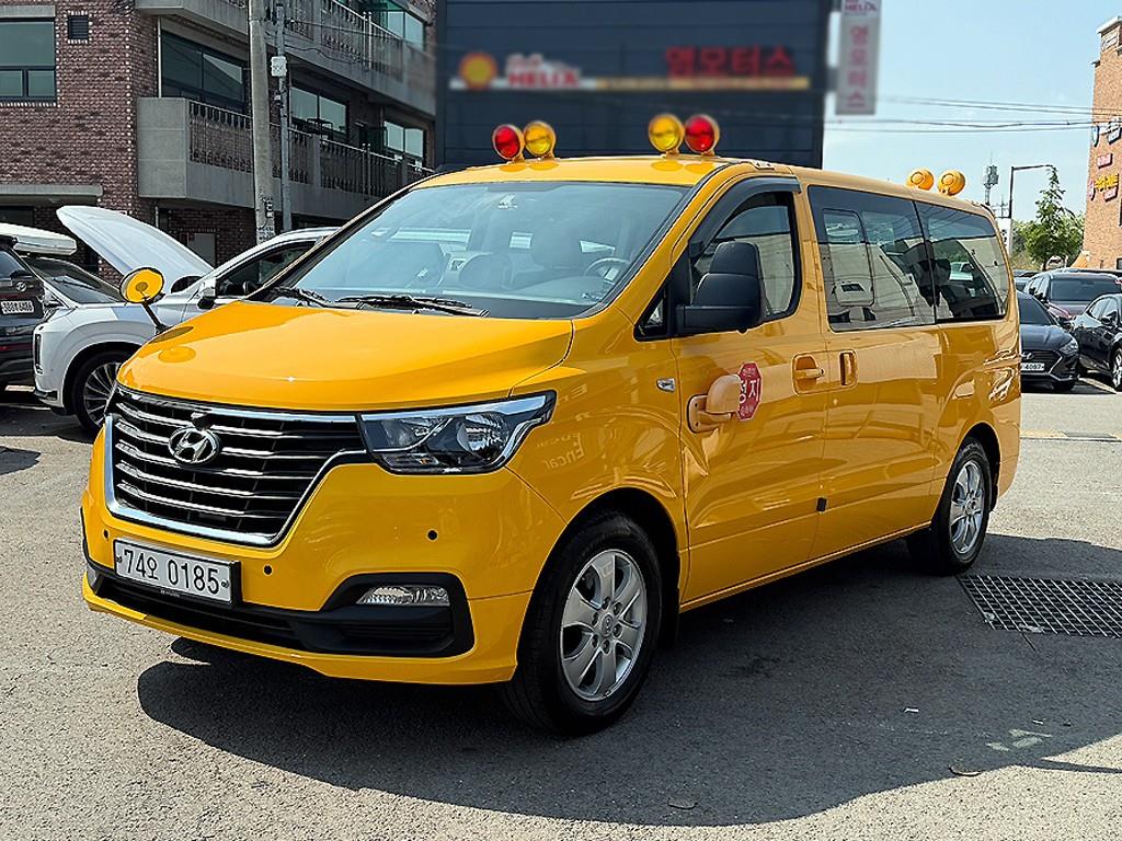 HYUNDAI Starex - Vista 2
