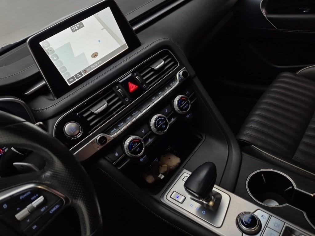 Genesis G70 - Vista 10