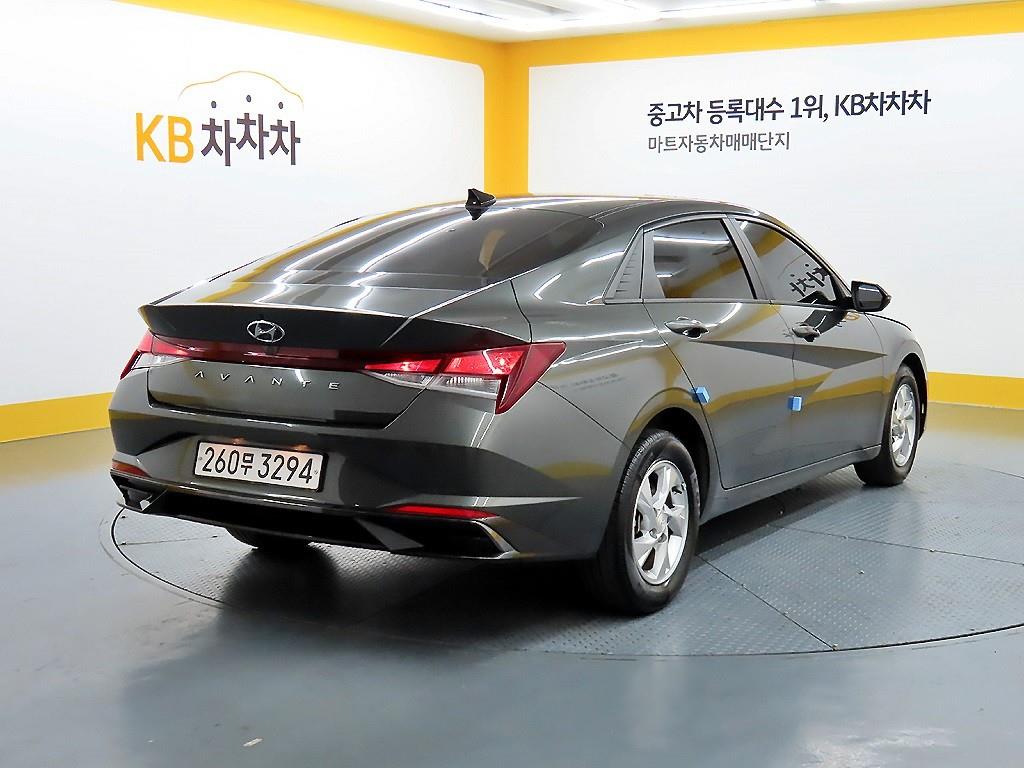 HYUNDAI Avante - Vista 4
