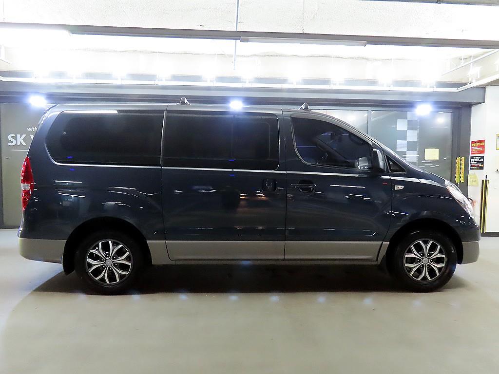 HYUNDAI Starex - Vista 3