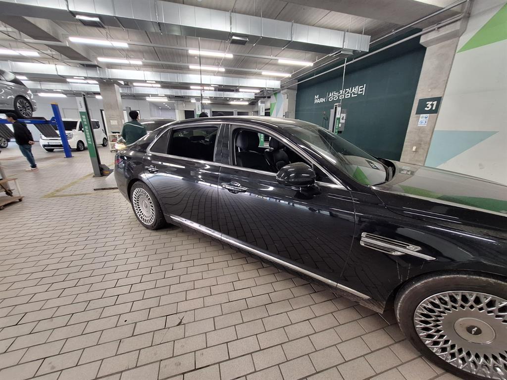 Genesis G90 - Vista 3