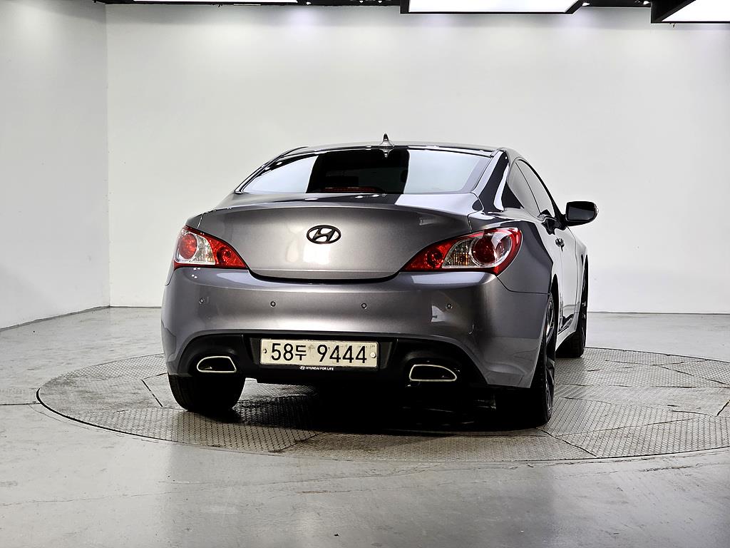 HYUNDAI Genesis - Vista 3