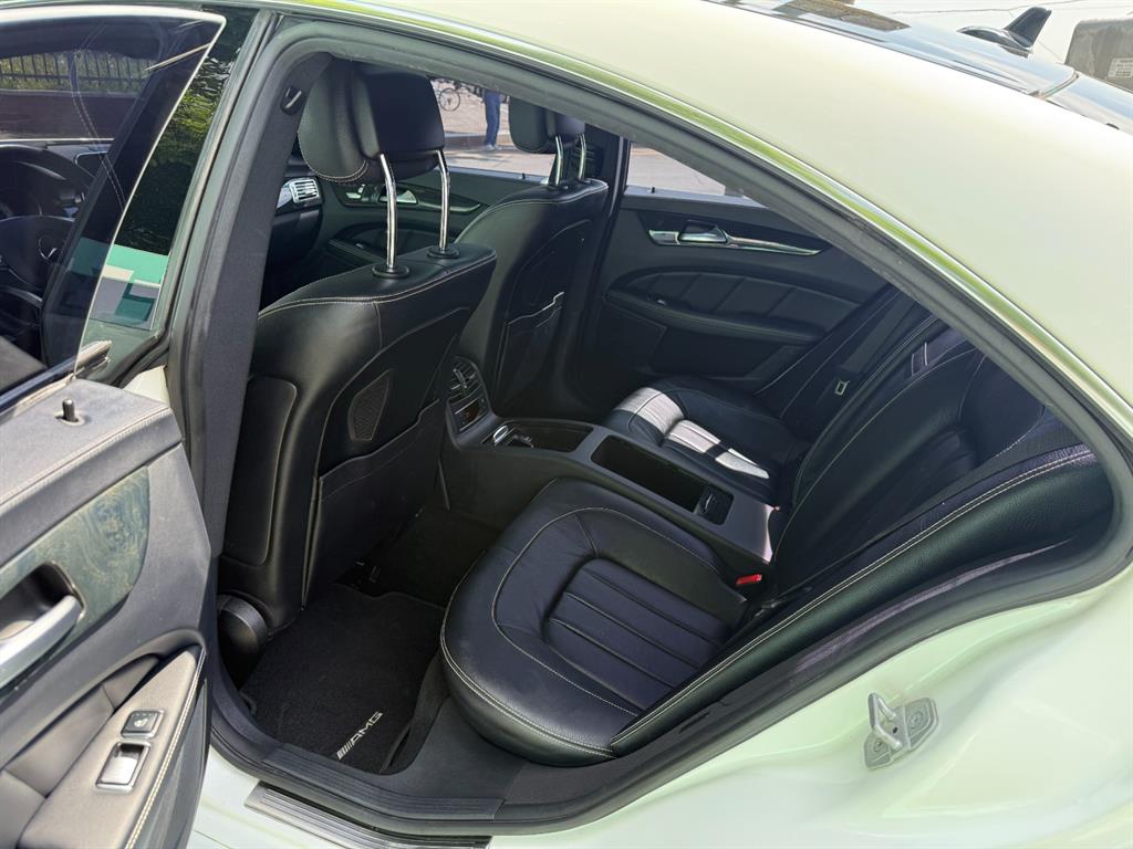 Mercedes Benz CLS Class - Vista 12