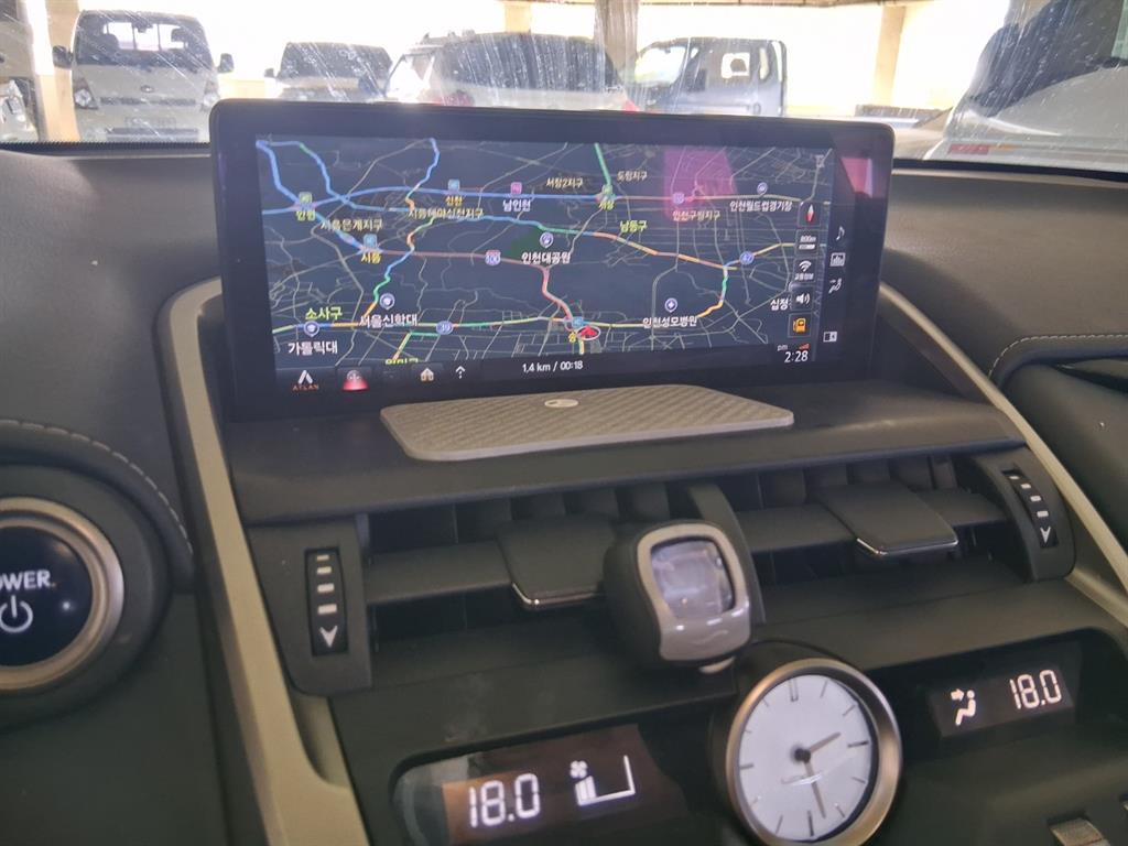 Lexus NX - Vista 12