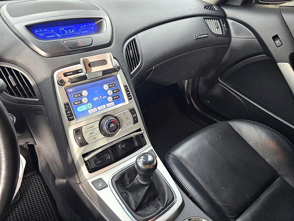HYUNDAI Genesis - Vista 10