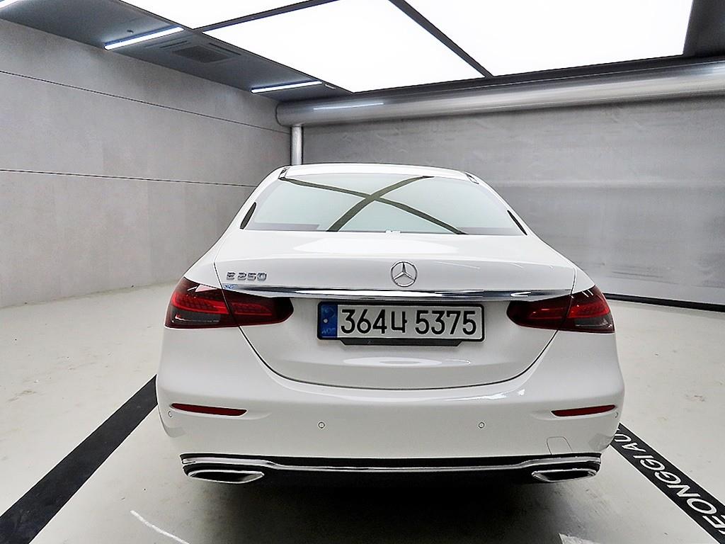 Mercedes Benz E class - Vista 3