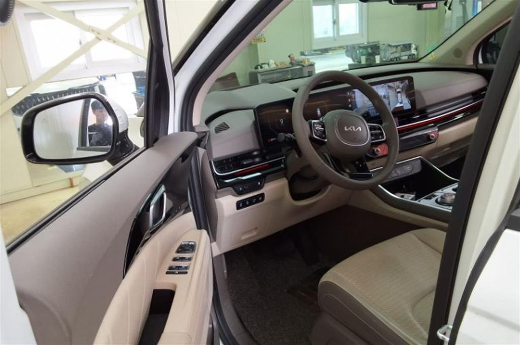 KIA Carnival - Vista 3
