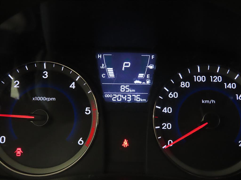 HYUNDAI Accent - Vista 8