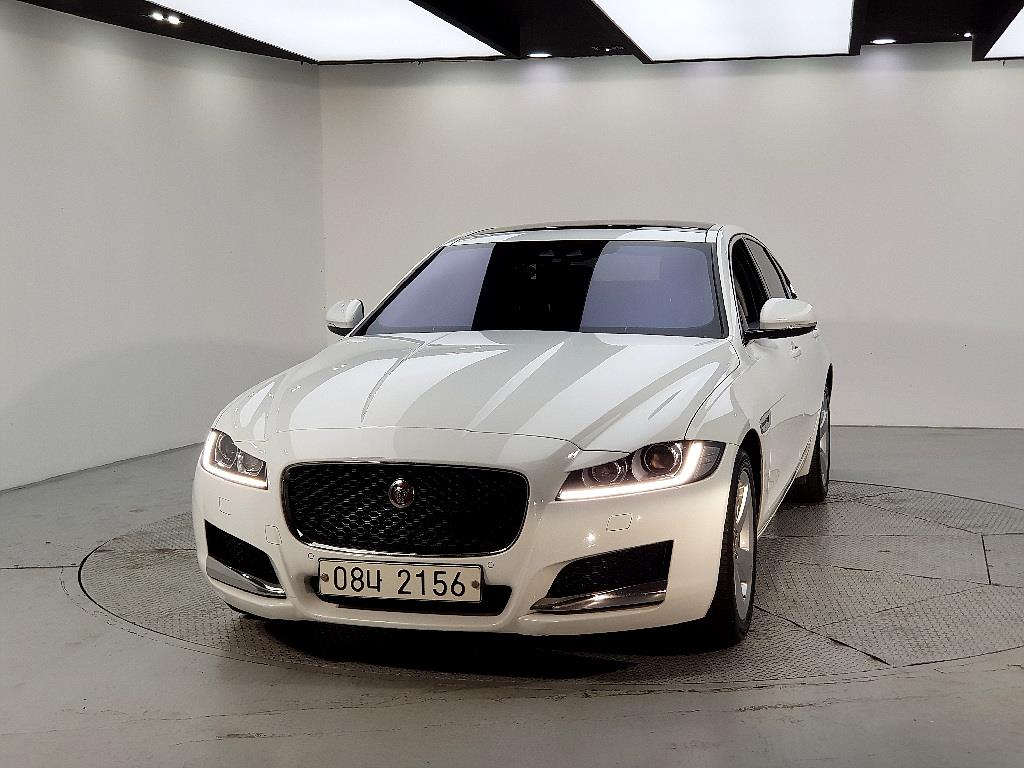 Jaguar XF - Vista 2