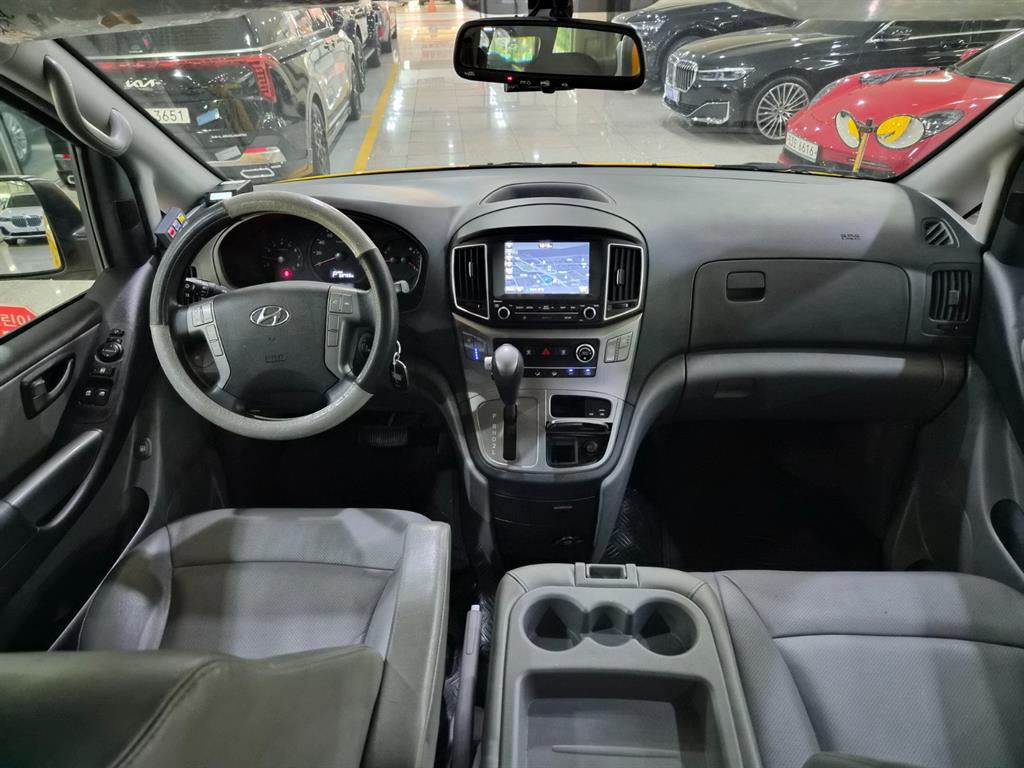HYUNDAI Starex - Vista 11