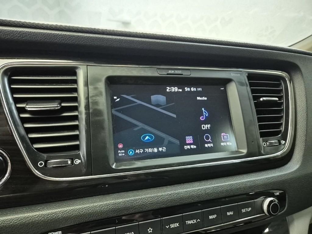 KIA Carnival - Vista 11